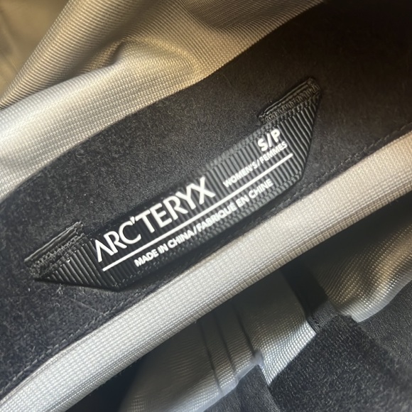 Arc'teryx Women's Codetta Coat Winter Rain Shell Jacket - Picture 6 of 11